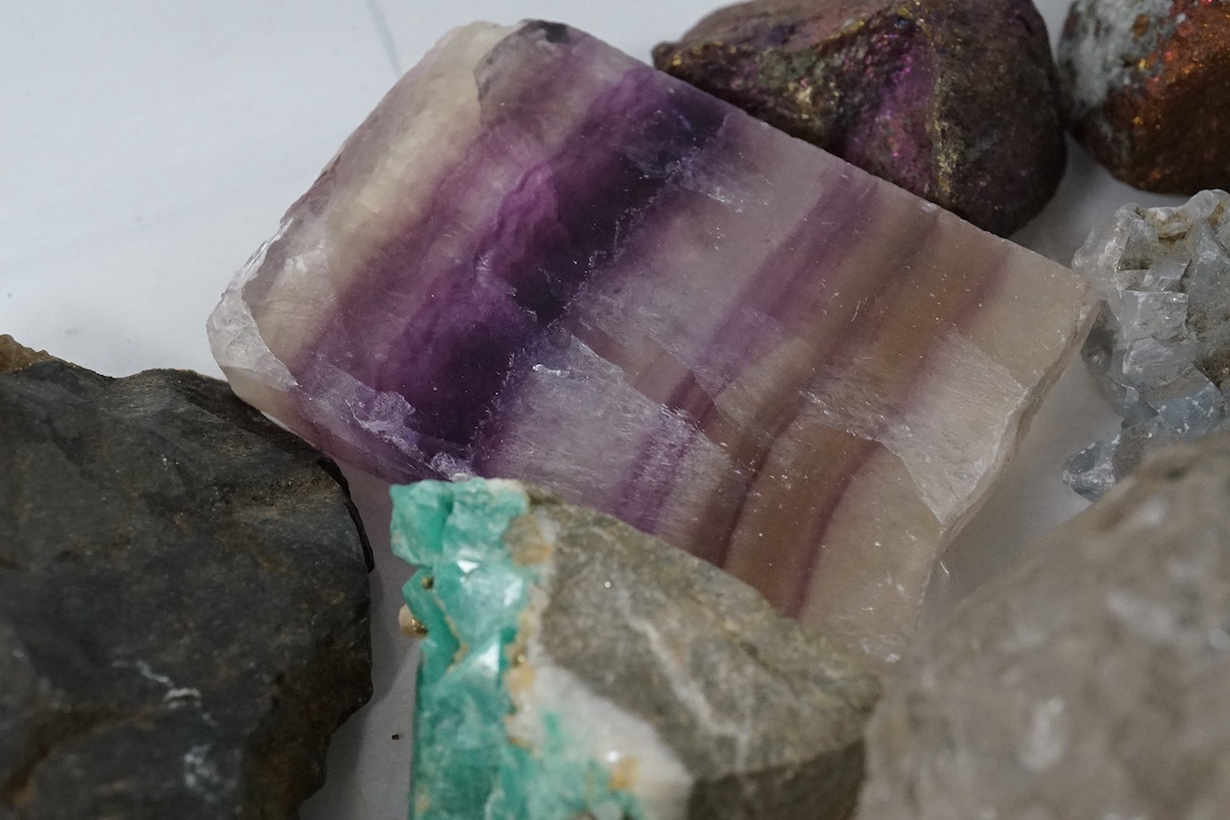 A group of assorted geodes to include fluorite, copper ore and tourmaline. Condition - fair